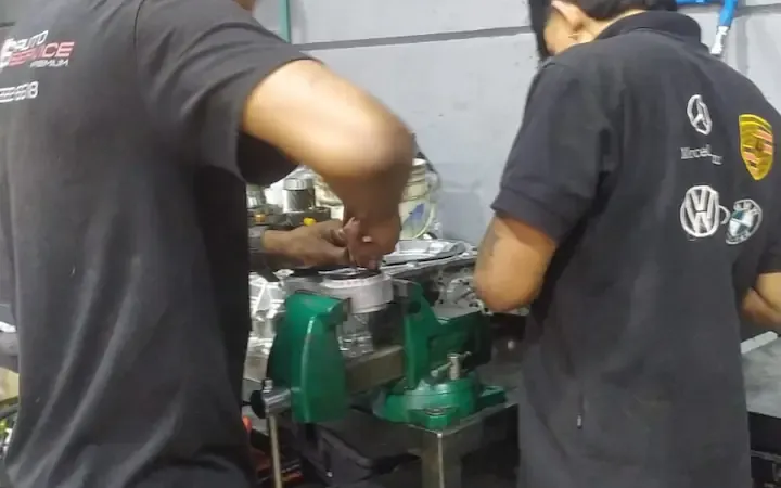 Taller mecánico Autosservice Premium en Medellín - Laureles - Instalaciones, equipos y servicio especializado - Foto 8