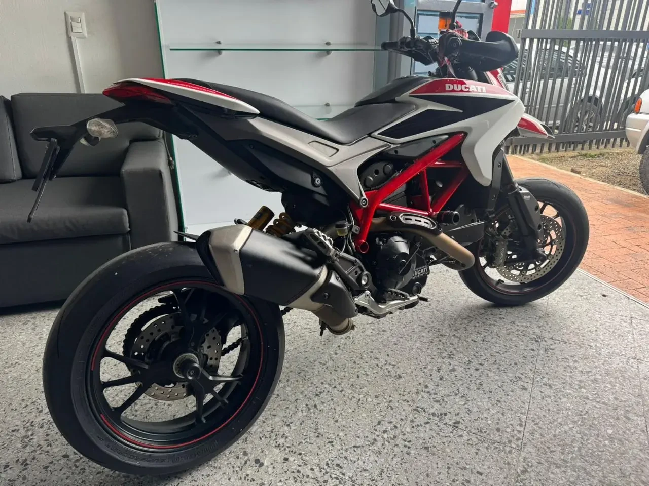 Ducati Hypermotard SP Special 821 - Vista 15