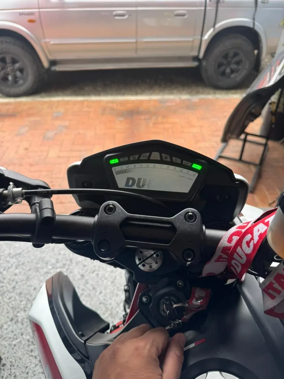 Ducati Hypermotard SP Special 821 - Vista 2