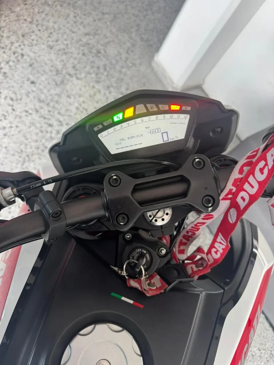 Ducati Hypermotard SP Special 821 - Vista 9